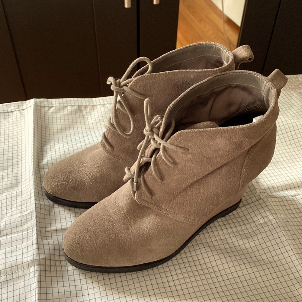 Vince Camuto Size 9M Boots